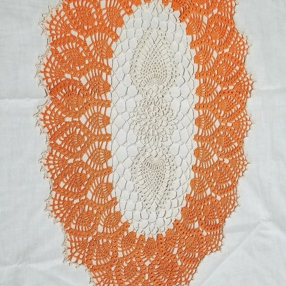 New Hand Crafted Pineapple oval doily, white and coral, 17 1/2" x 27" . - Picture 4 of 5